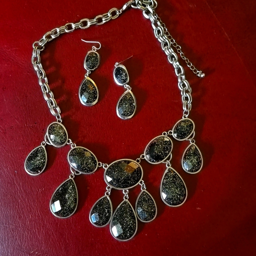 Silver & Black sparkly necklace